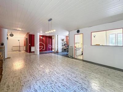 Maison - 210 m² - 8 pièces