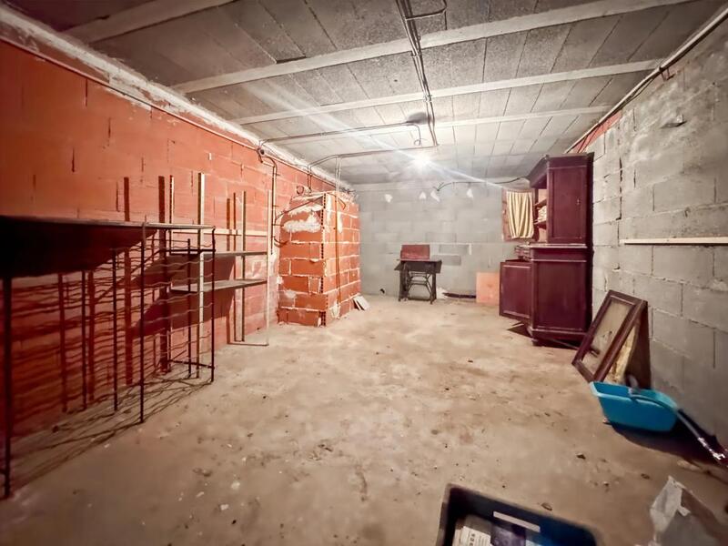 Maison - 240 m² - 7 pièces