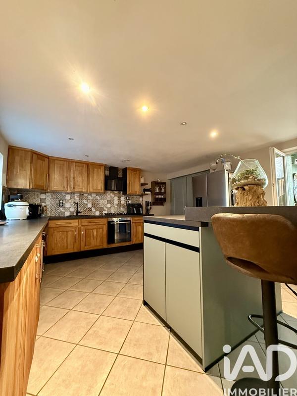 Maison - 237 m² - 7 pièces