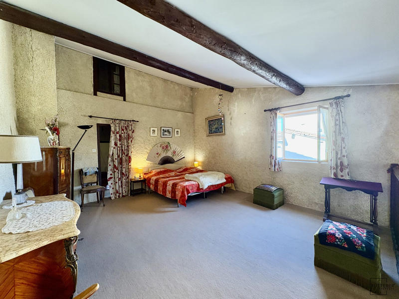 Maison ancienne - 262 m² - 8 pièces