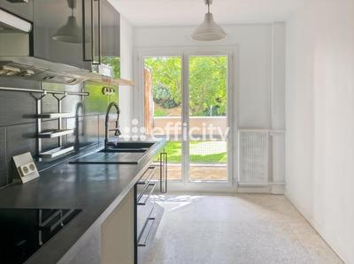 Appartement - 94 m² - 5 pièces