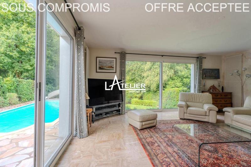 Maison - 230 m² - 8 pièces