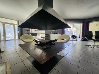 Villa - 205 m² - 6 pièces