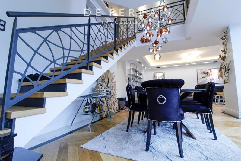 Demeure - 403 m² - 9 pièces