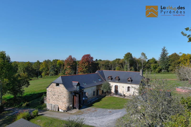 Maison traditionnelle - 310 m² - 10 pièces