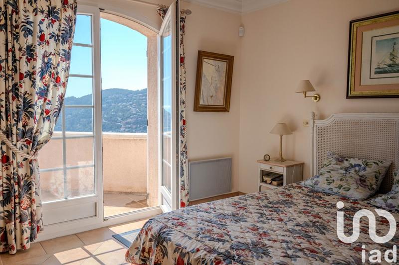 Maison - 250 m² - 7 pièces