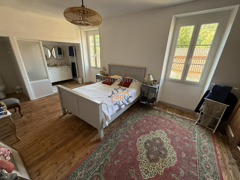 Propriété - 490 m² - 15 pièces