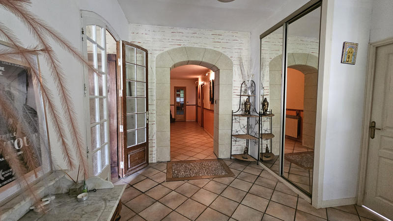 Maison - 600 m² - 20 pièces