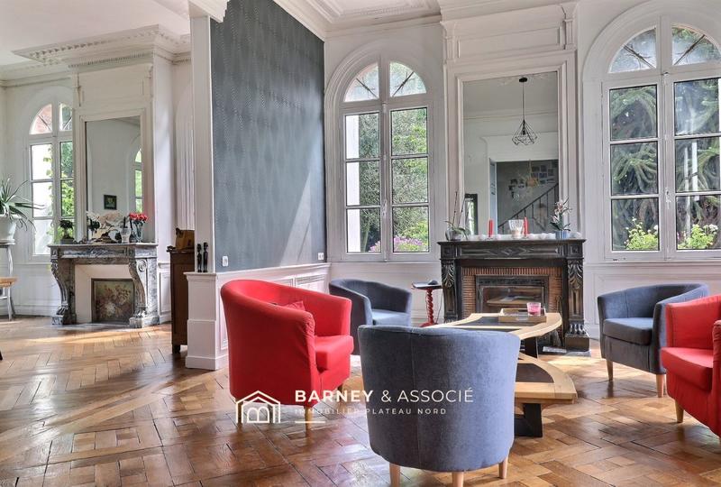 Maison - 440 m² - 12 pièces