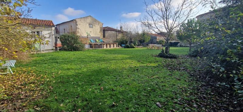 Maison - 326 m² - 13 pièces