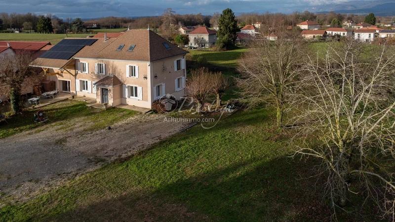 Maison - 222 m² - 7 pièces