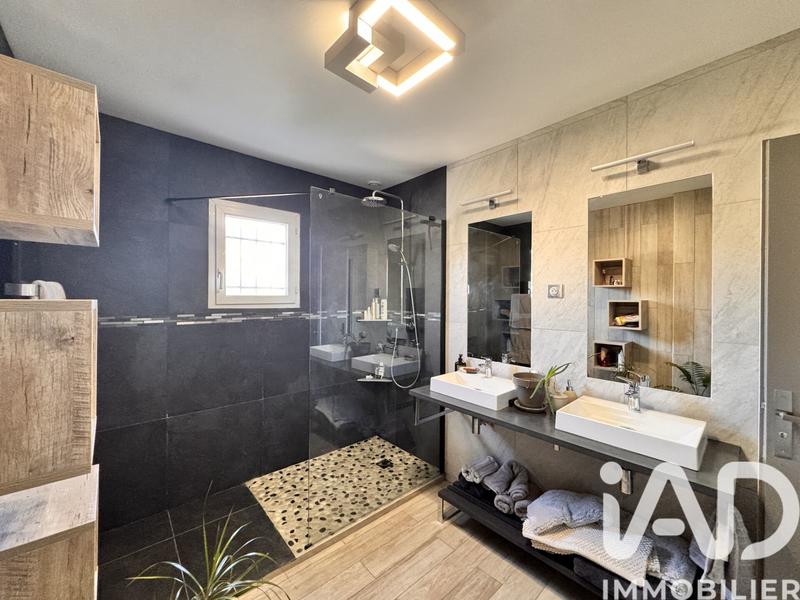 Maison - 214 m² - 8 pièces