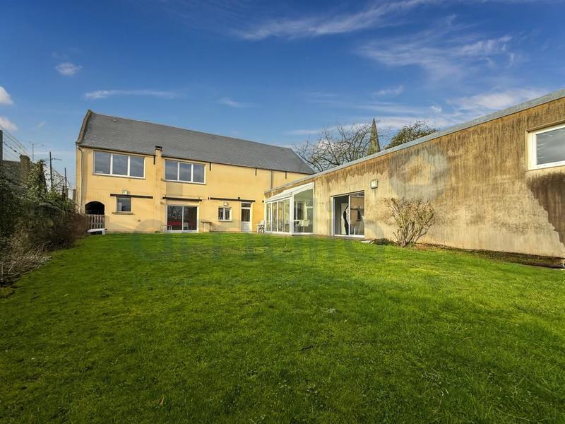 Maison - 369 m² - 11 pièces