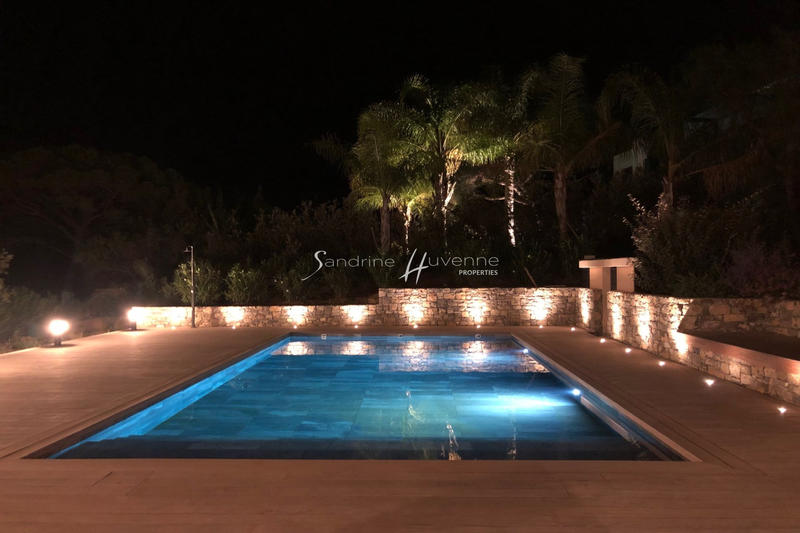 Maison - 250 m² - 5 pièces