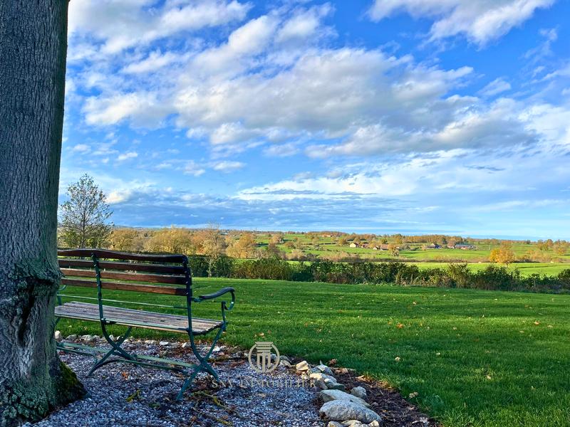 Propriété - 363 m² - 15 pièces