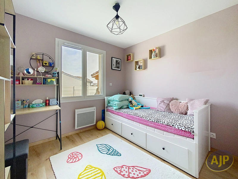 Maison - 90 m² - 5 pièces