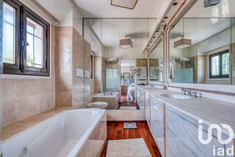 Maison - 431 m² - 9 pièces