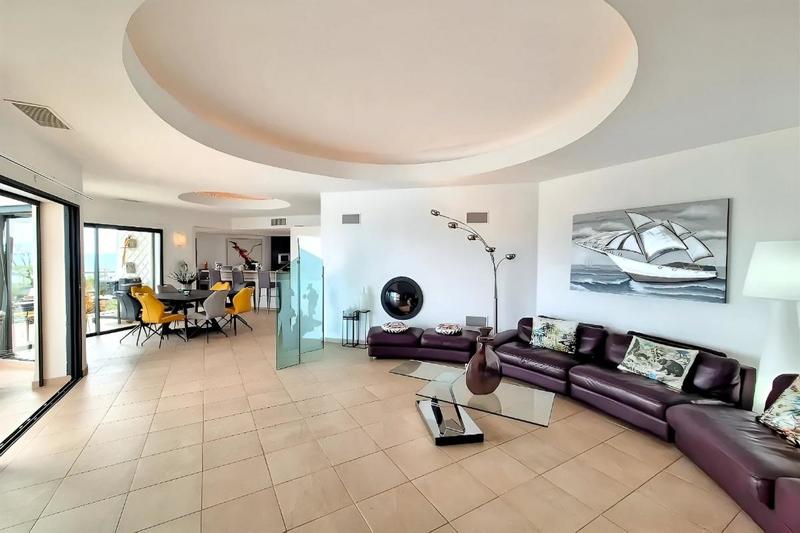 Appartement - 306 m² - 8 pièces