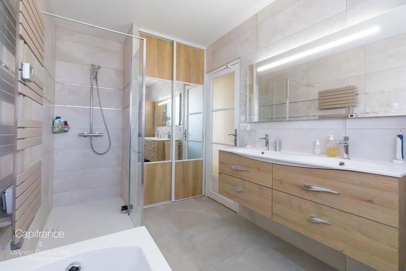 Maison - 200 m² - 8 pièces