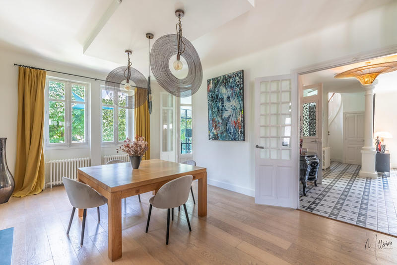 Maison - 270 m² - 7 pièces