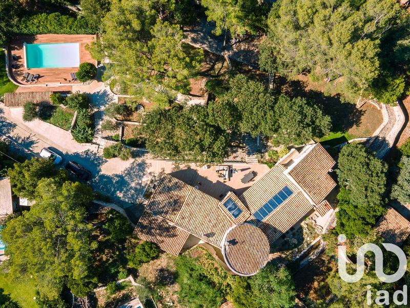 Maison - 220 m² - 6 pièces