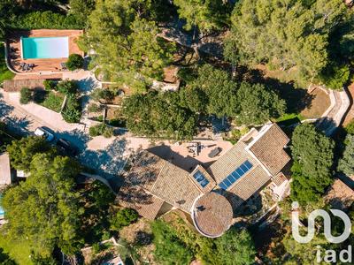 Maison - 220 m² - 6 pièces