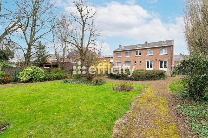 Maison - 240 m² - 12 pièces