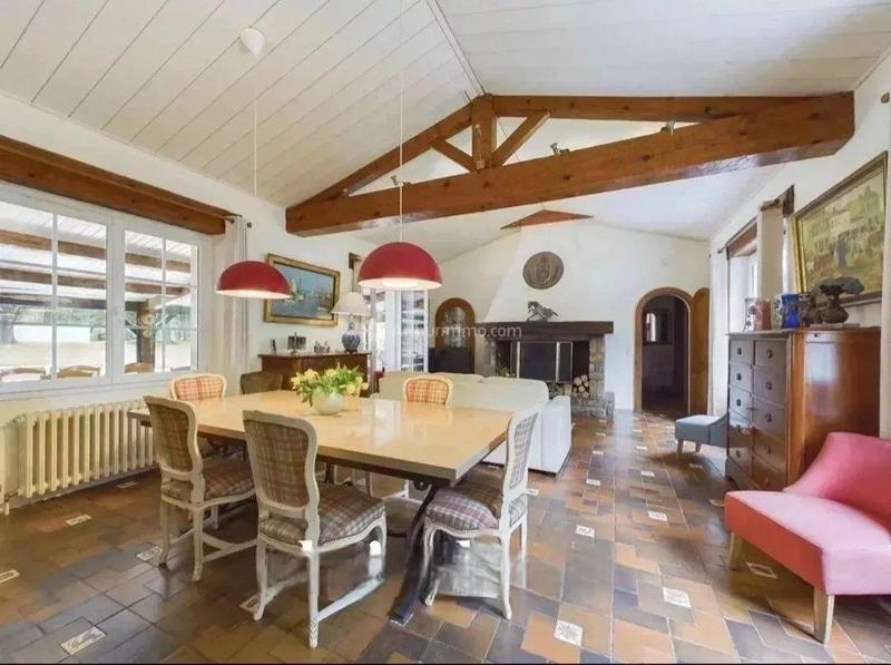 Maison - 230 m² - 7 pièces