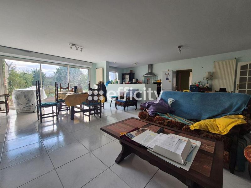 Maison - 235 m² - 9 pièces