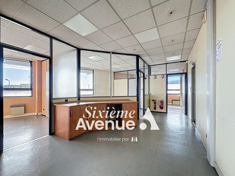 Local d'activité / Entrepôt - 925 m²