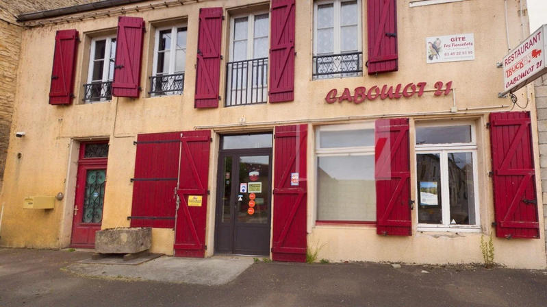 Maison - 275 m² - 10 pièces