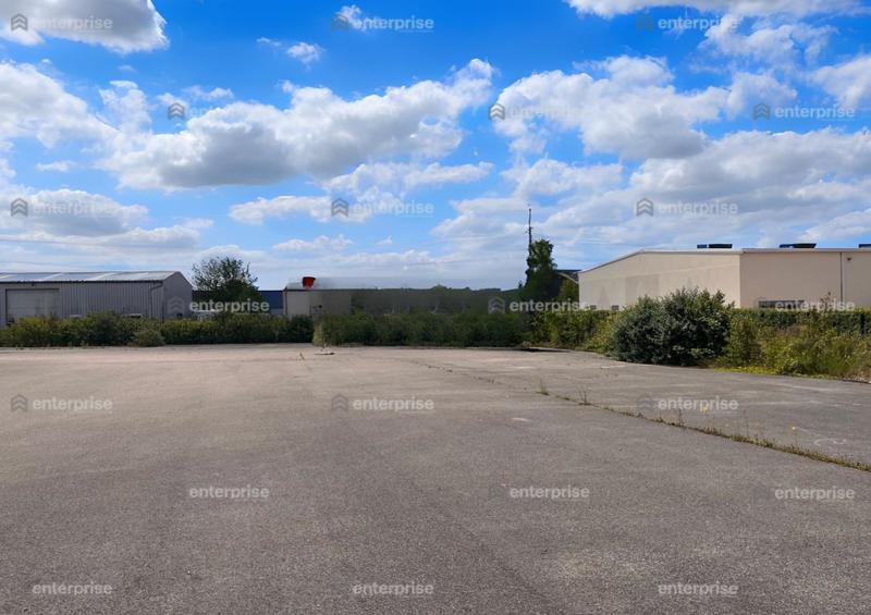 Local d'activité / Entrepôt - 270 m²