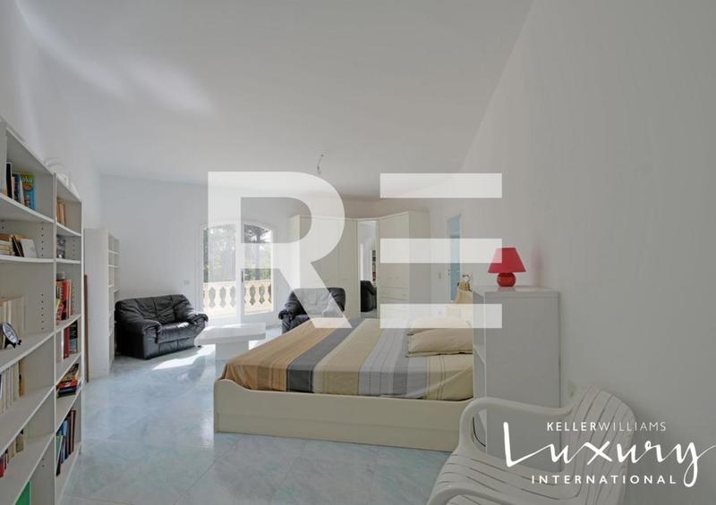 Propriété - 310 m² - 7 pièces