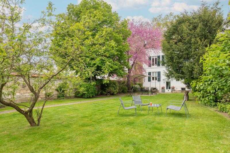 Maison - 245 m² - 10 pièces