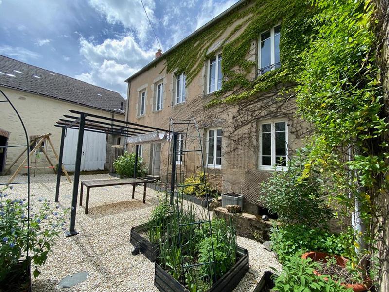 Maison - 286 m² - 10 pièces