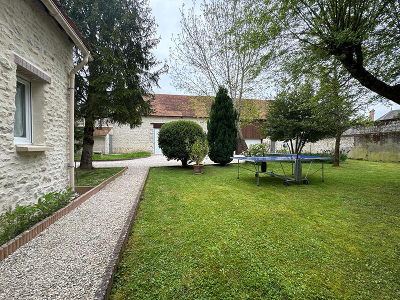 Maison - 240 m² - 8 pièces