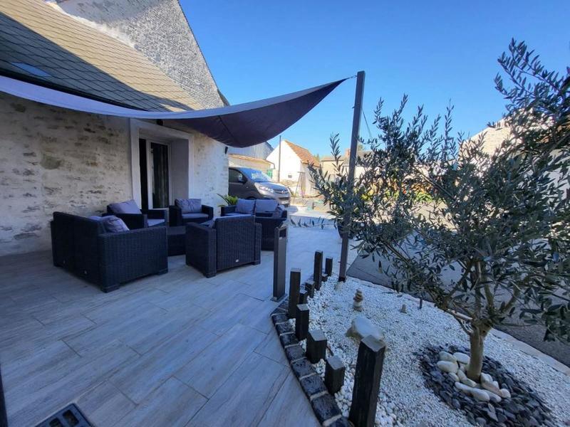 Maison en pierre - 218 m² - 6 pièces