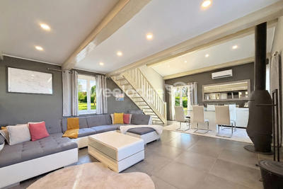 Maison - 168 m² - 7 pièces