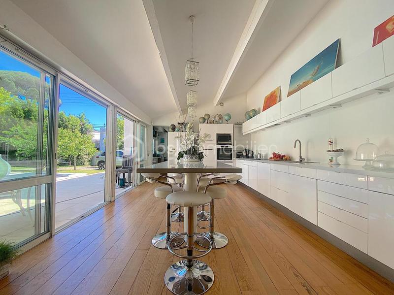 Maison - 215 m² - 8 pièces