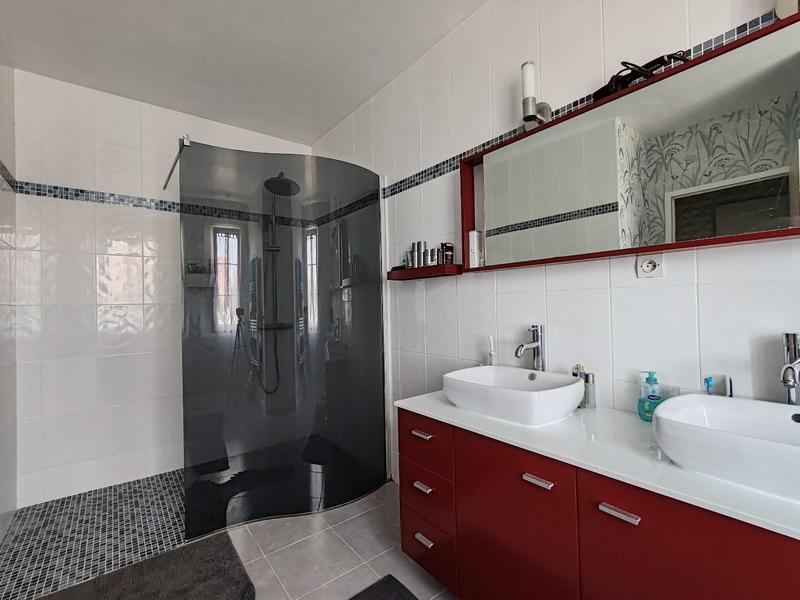 Maison - 445 m² - 15 pièces