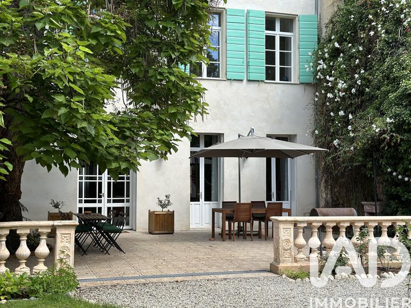 Maison - 483 m² - 12 pièces