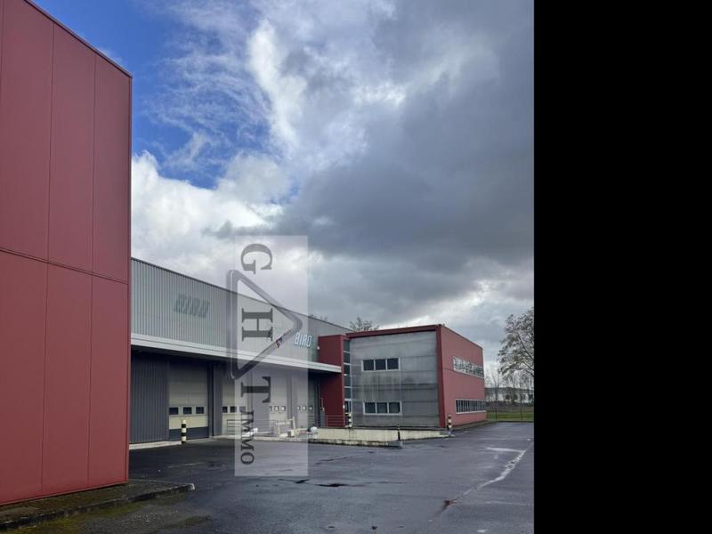 Entrepôt - 1 961 m²