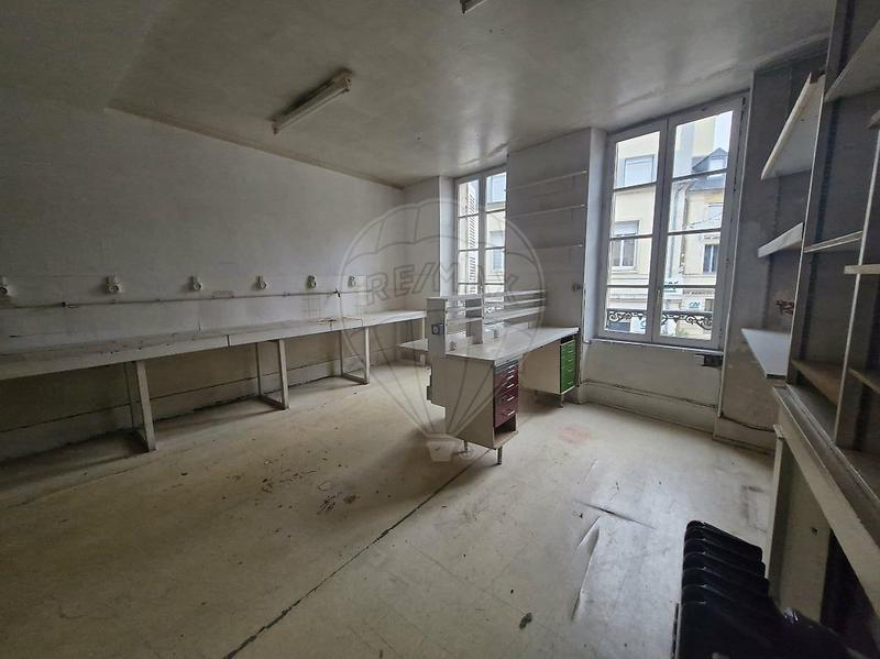 Local commercial - 270 m² - 6 pièces