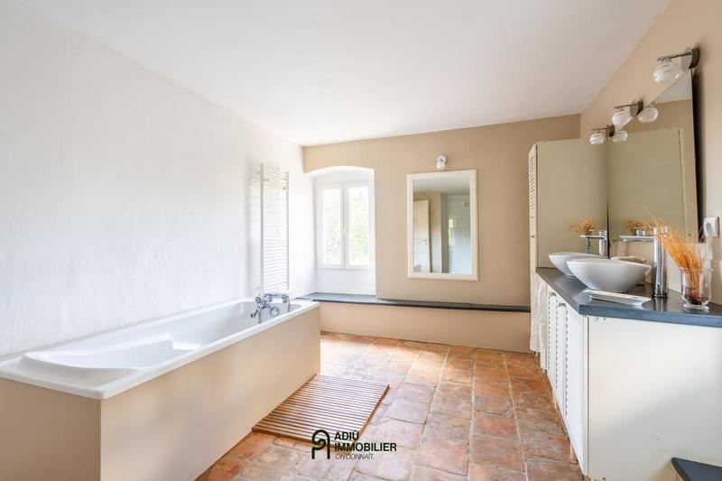 Mas - 228 m² - 8 pièces