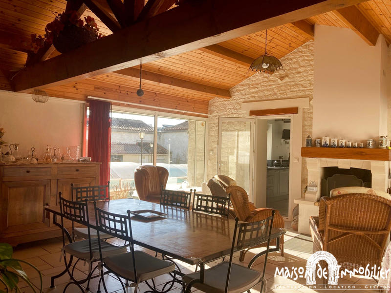 Maison - 353 m² - 9 pièces