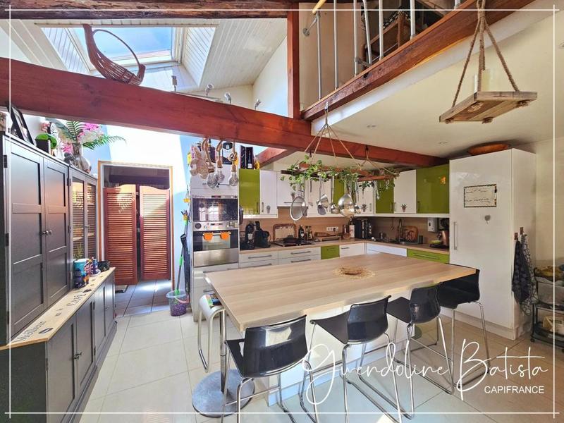 Maison - 300 m² - 6 pièces