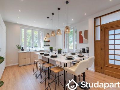 Appartement - 240 m² - 1 pièce