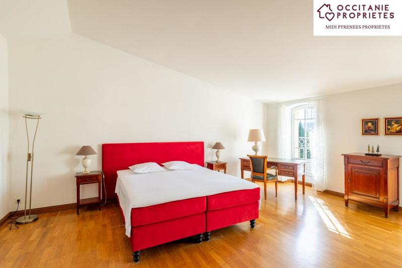 Maison de maîtres - 540 m² - 13 pièces