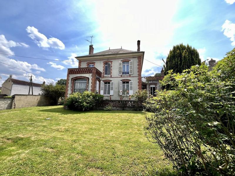 Maison de maîtres - 267 m² - 11 pièces