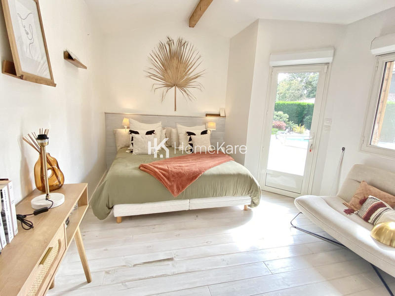 Maison - 201 m² - 7 pièces